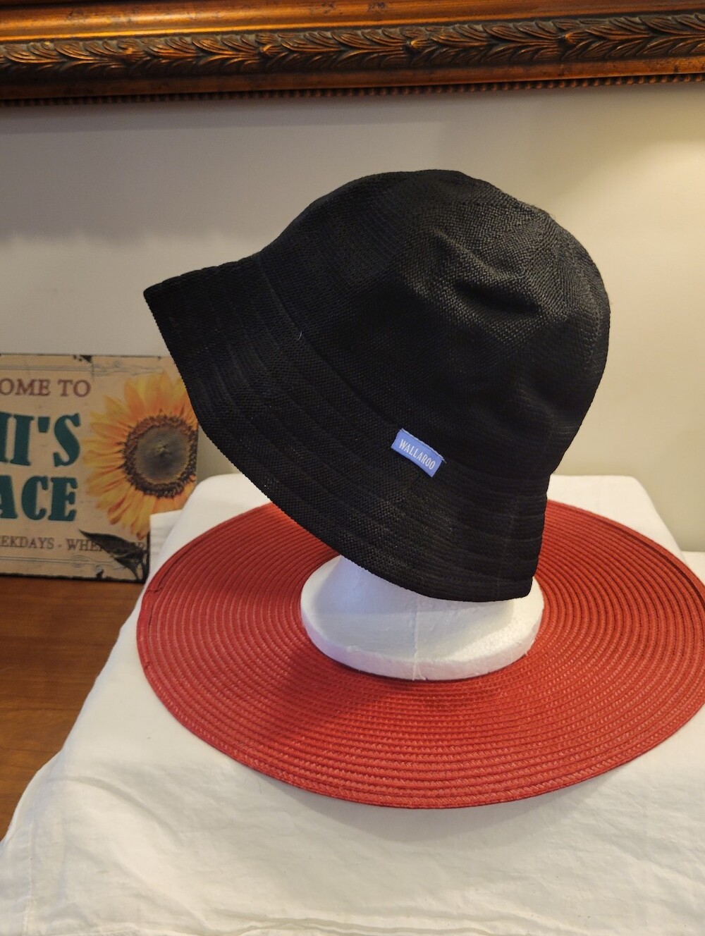 EUC~ WALLAROO VICTORIA Black Bucket Hat